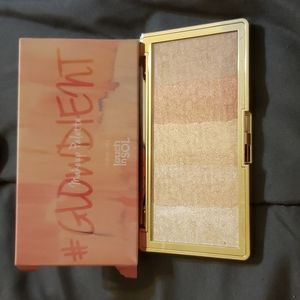 ♡Pretty Filter Glowdient Makeup Palette